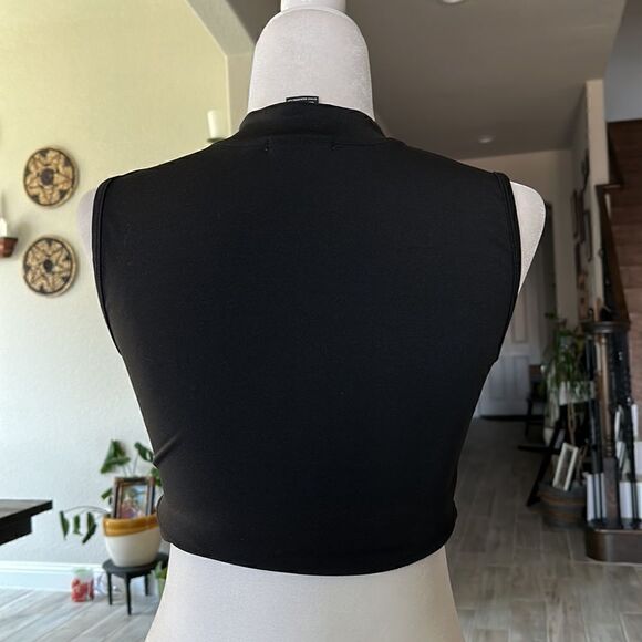 Fashion Nova Cropped Black Zip Up V Neck Tank Sleeveless Vest Style XS - Picture 9 of 11